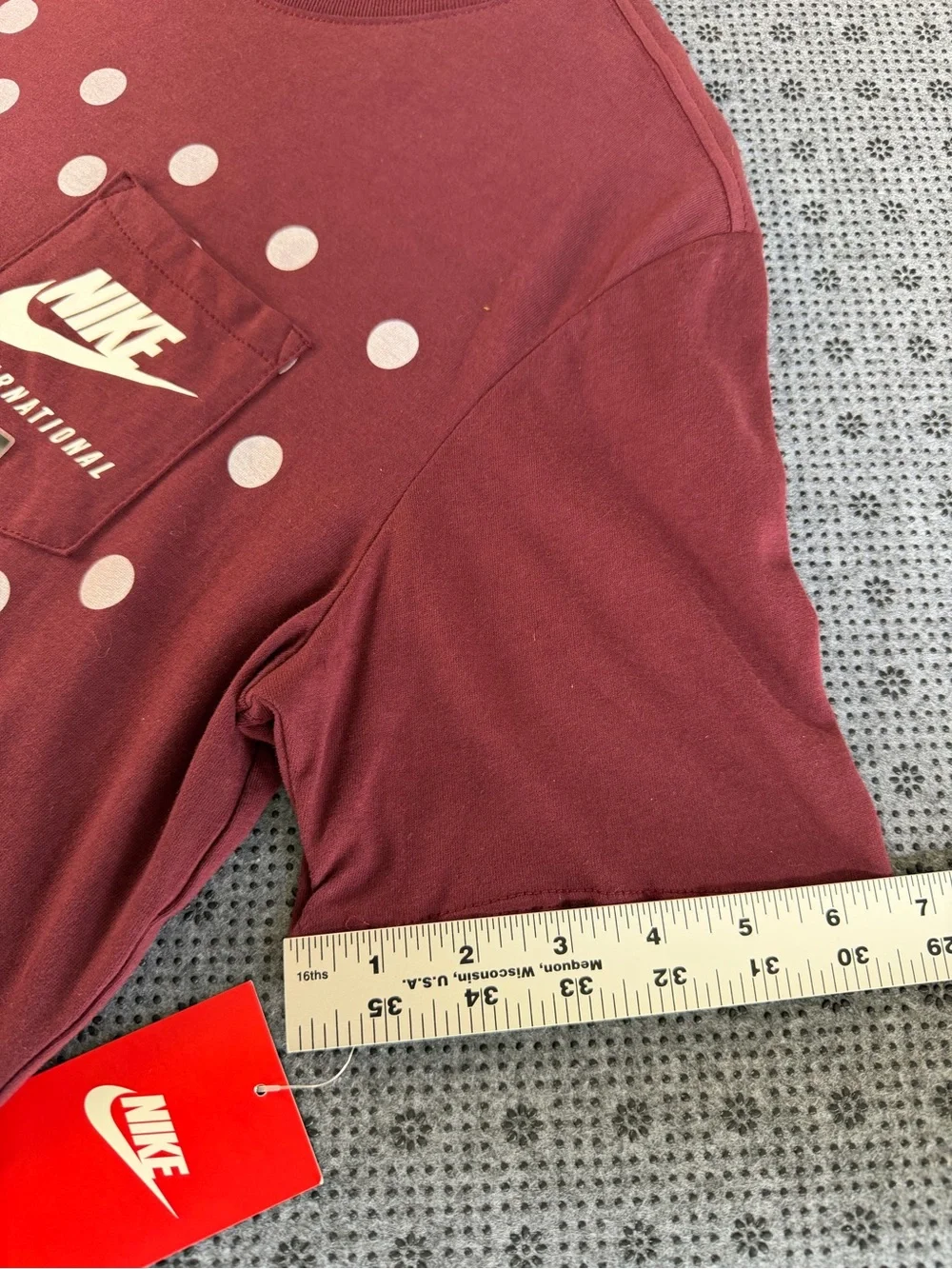 NEW Men’s Nike International Pocket Tee